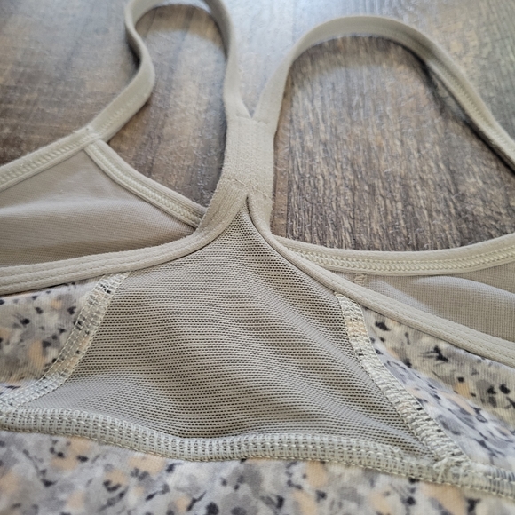 Lululemon sports bra - Picture 6 of 6